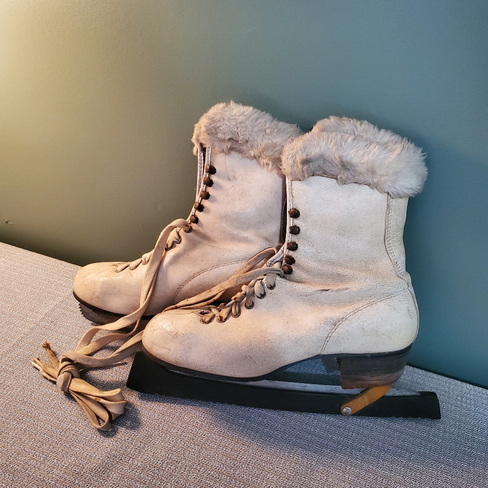 Vintage Women's Ice Skates - Winter Decor/Christmas Decor